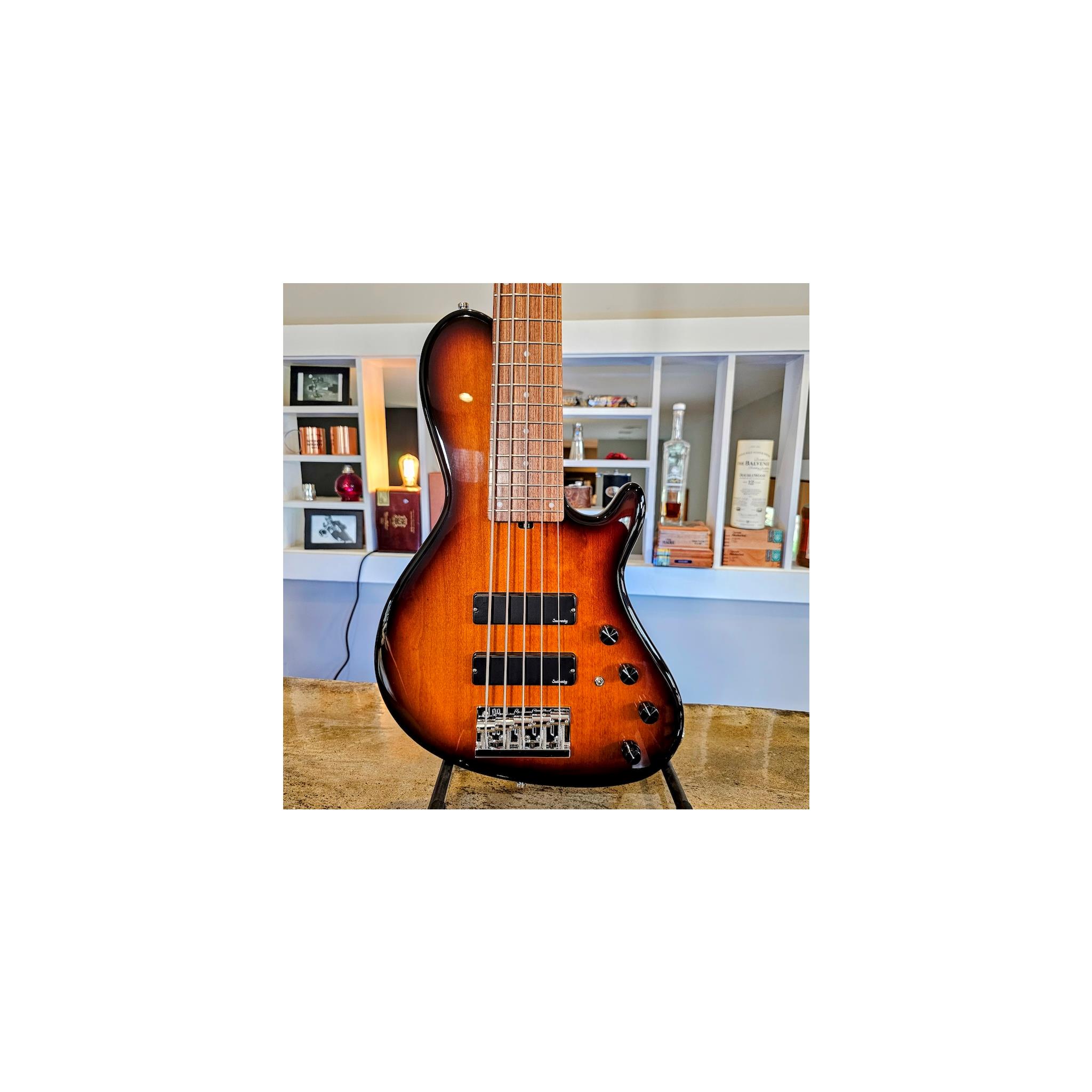 USED Used 5-string Bass