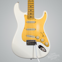 Squier Classic Vibe Strat Cream w/Case. USED