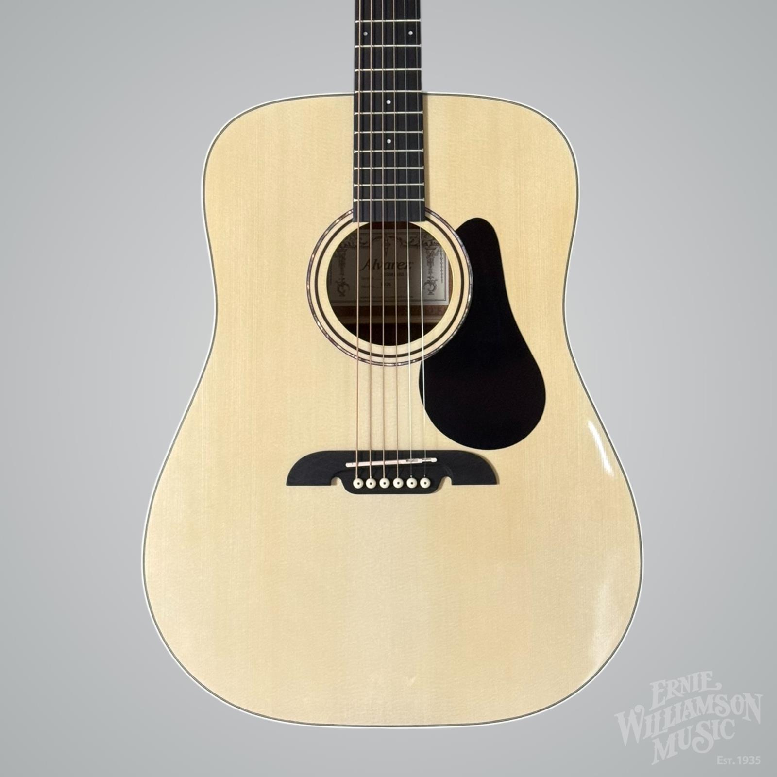 Alvarez RD26 Dreadnought w/Deluxe Gigbag