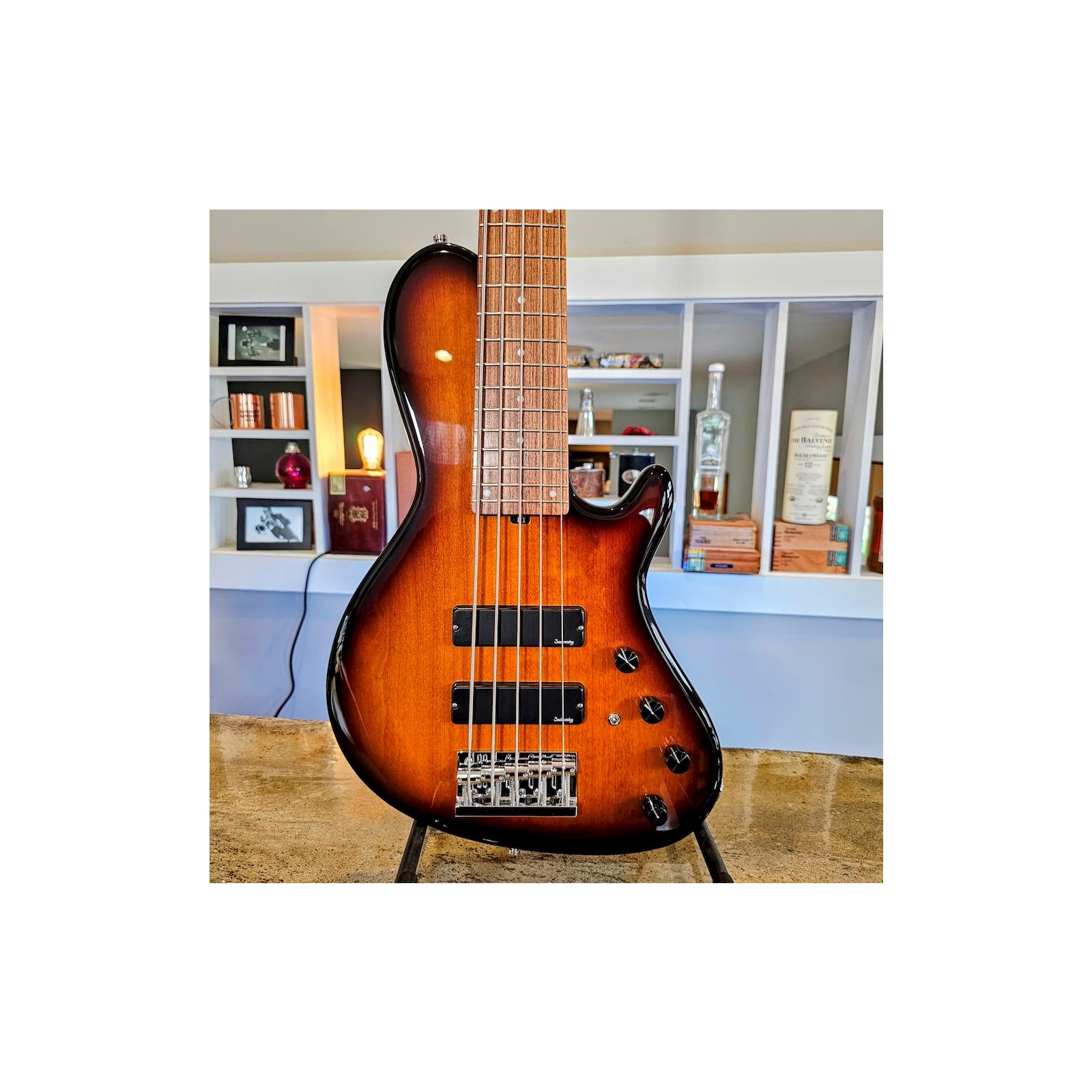 USED Used 5-string Bass