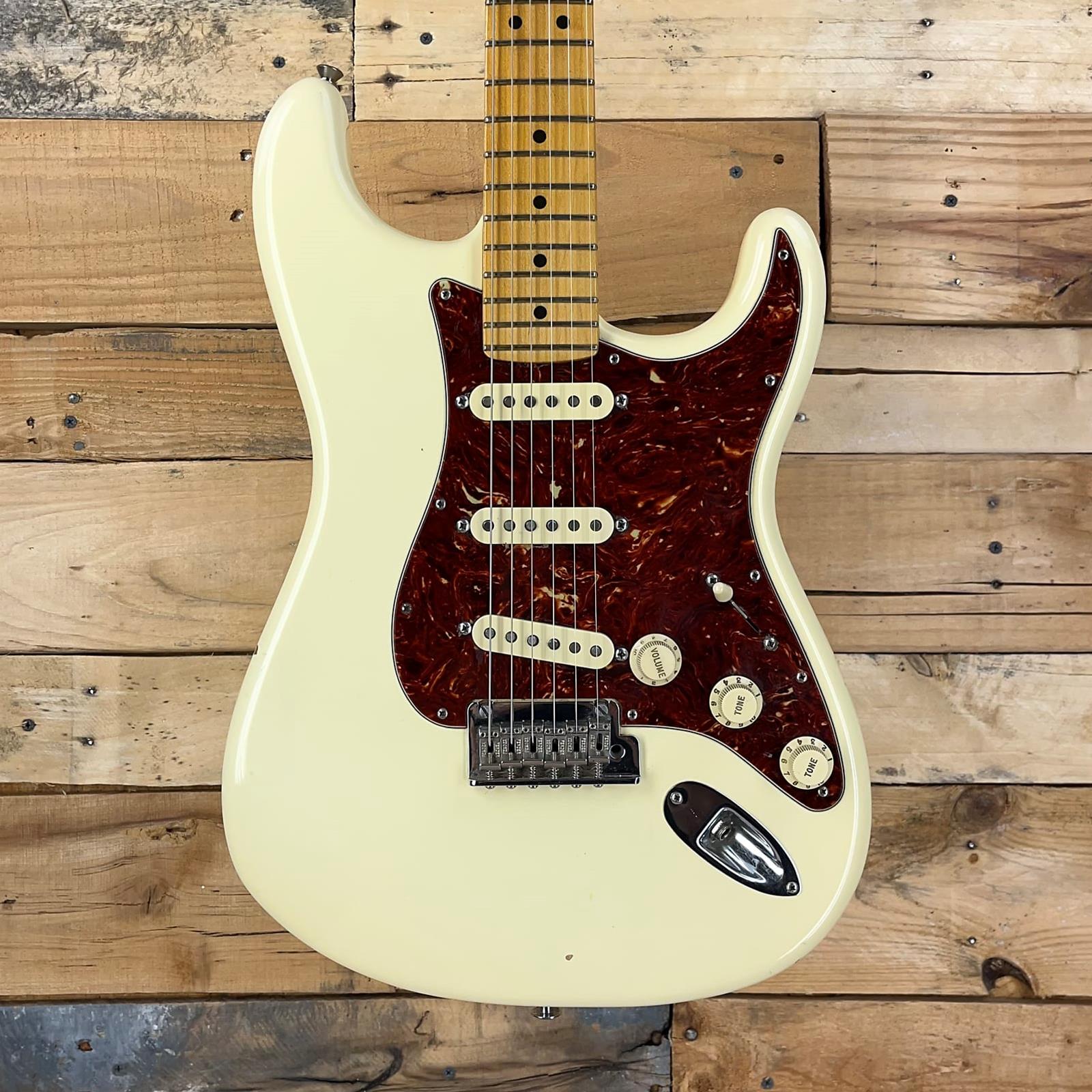 Fender USED American Professional II Stratocaster with Maple Fretboard 2021 - Olympic White, 7.7 lbs