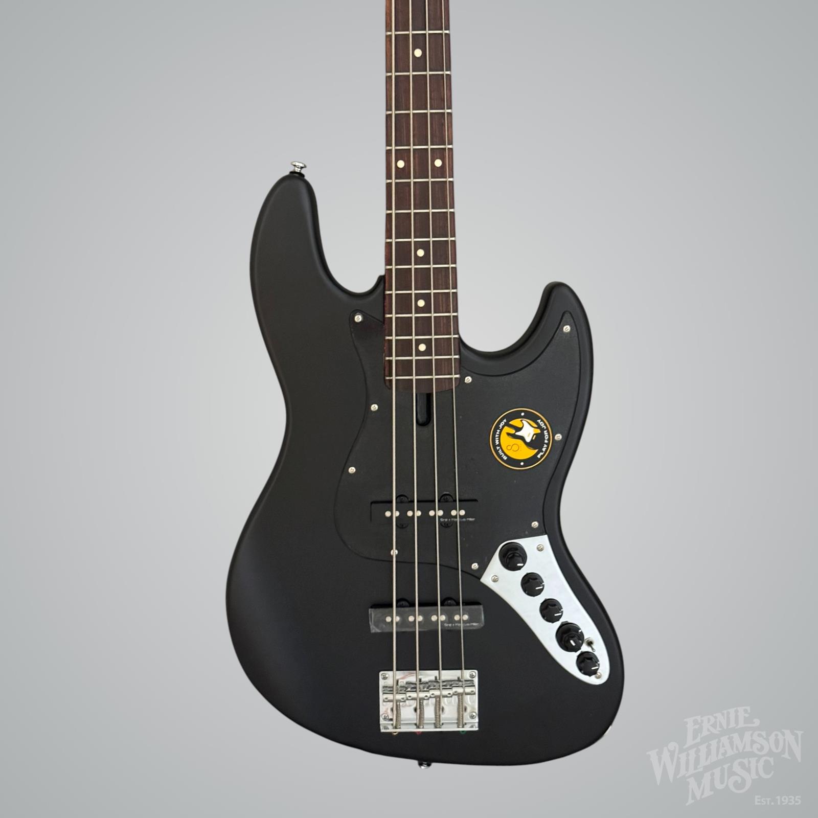 ベース Squier affinity series pj bass black Squier Affinity Series PJ Bass Maple Fingerboard Pack With Fender