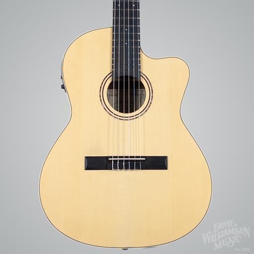 Alvarez RC26HCE Classical - Hybrid, 46mm Nut, radius F/B, Acoustic Electric w/Deluxe Gigbag - USED